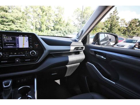 Used 2022 Toyota Highlander Limited FWD image 8