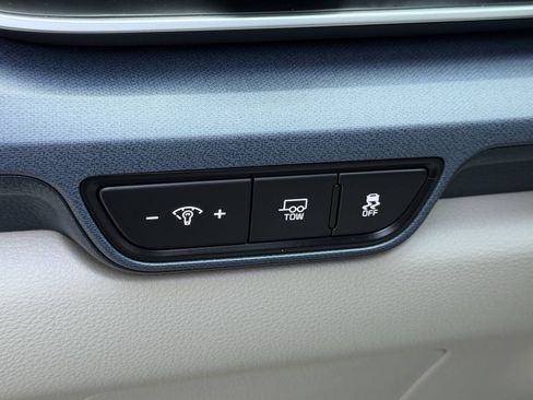 Used 2025 Kia Carnival EX FWD image 30