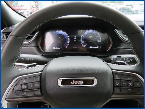 Certified 2024 Jeep Grand Cherokee Limited AWD/4WD image 16