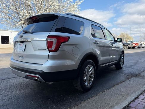 Used 2016 Ford Explorer XLT image 6