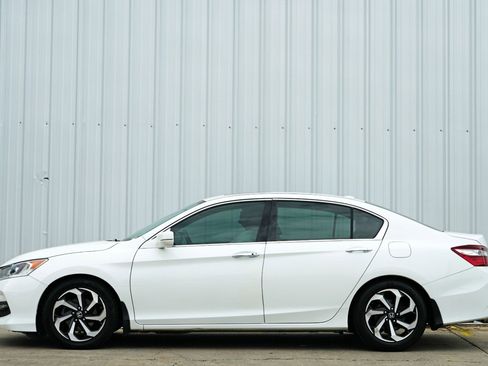 Used 2017 Honda Accord EX-L image 8