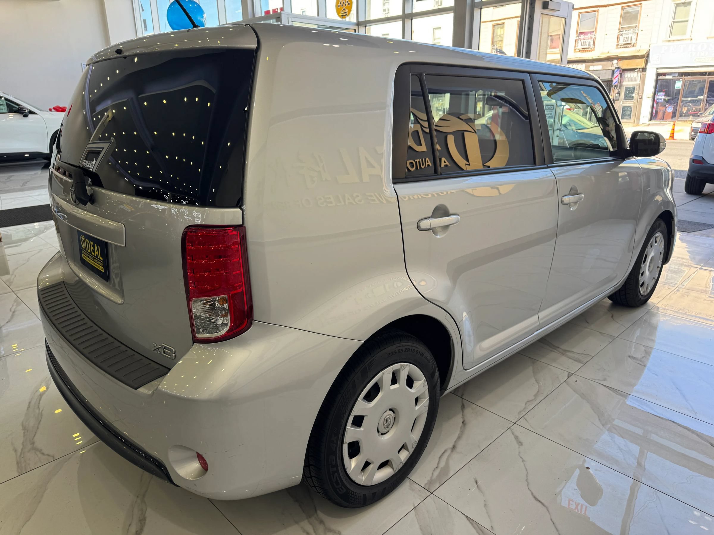 Used 2014 Scion xB FWD image 7
