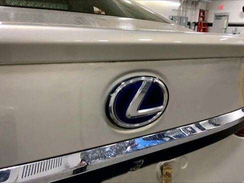 Used 2019 Lexus ES 300h w/ Premium Package FWD image 31
