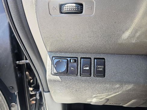 Used 2015 Nissan Frontier SV w/ SV Value Truck Package AWD/4WD image 13
