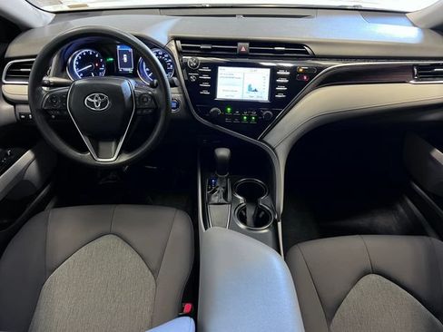 Used 2018 Toyota Camry LE w/ Convenience Package FWD image 18