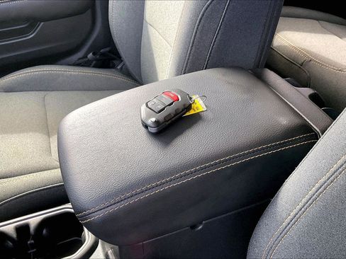 Used 2025 Jeep Wrangler Sahara image 36