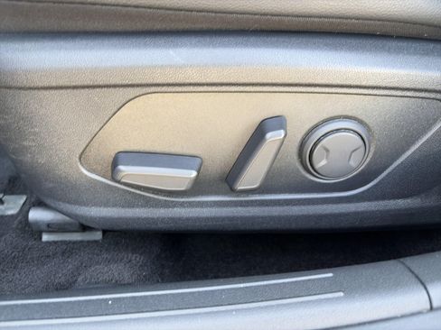 Certified 2025 Hyundai Elantra Limited FWD image 27
