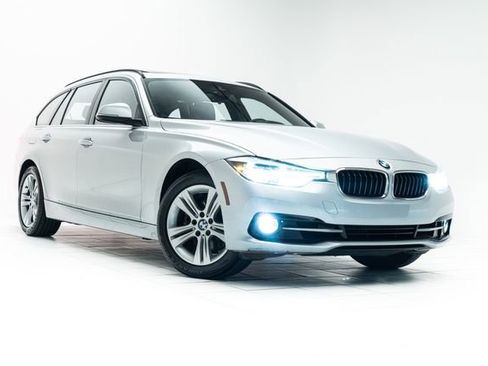 Used 2018 BMW 330i xDrive Wagon AWD/4WD image 5