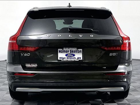 Used 2025 Volvo V60 B5 Cross Country Plus AWD/4WD image 4