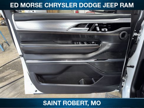 Used 2023 Jeep Grand Wagoneer L Series III AWD/4WD image 42