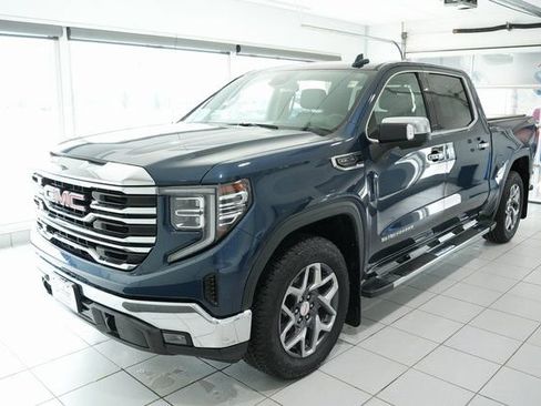 Used 2022 GMC Sierra 1500 SLT w/ X31 Off-Road Package image 4