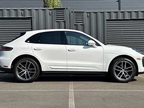 Used 2025 Porsche Macan image 9