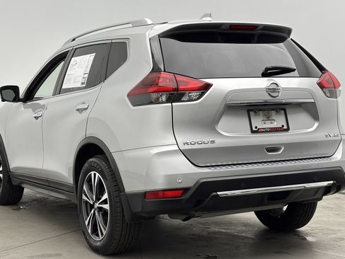 Used 2019 Nissan Rogue SV w/ Premium Package image 5