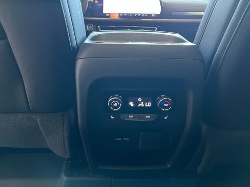 New 2026 Chevrolet Traverse High Country w/ LPO, Floor Liner Package FWD image 17
