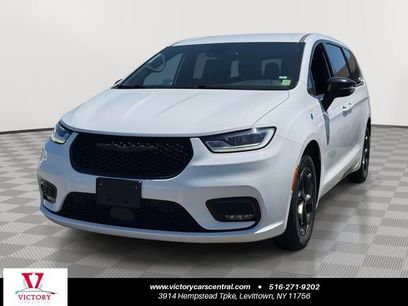 Used 2024 Chrysler Pacifica Limited