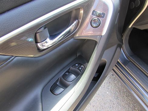 Used 2013 Nissan Altima 2.5 SL w/ Technology Pkg FWD image 11