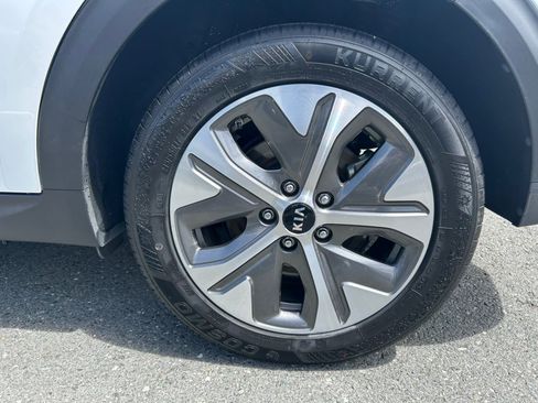 Used 2021 Kia Niro EX FWD image 58