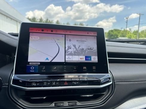 Used 2024 Jeep Compass Limited w/ High Altitude Package image 34