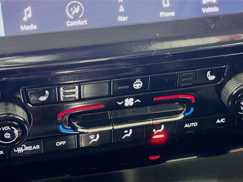 Used 2023 Jeep Grand Cherokee L Limited image 4