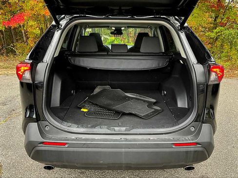 Certified 2022 Toyota RAV4 XLE image 30