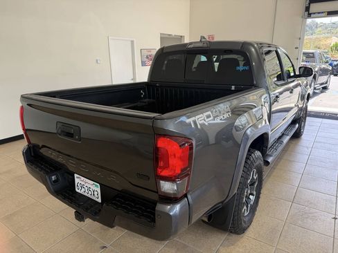 Used 2018 Toyota Tacoma TRD Sport w/ Technology Package AWD/4WD image 38