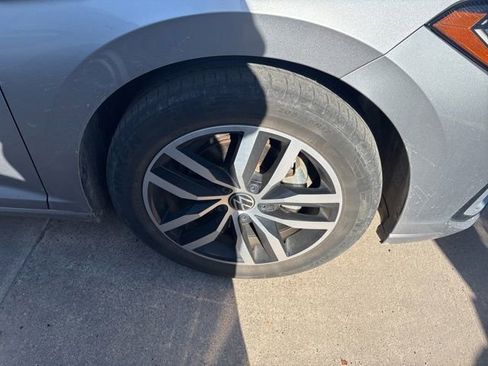 Used 2025 Volkswagen Jetta SE FWD image 4