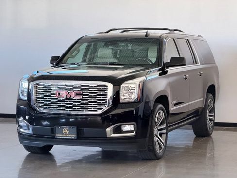 Used 2020 GMC Yukon XL Denali w/ Denali Ultimate Package RWD image 3