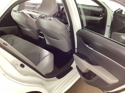 Used 2023 Toyota Camry SE AWD/4WD image 19