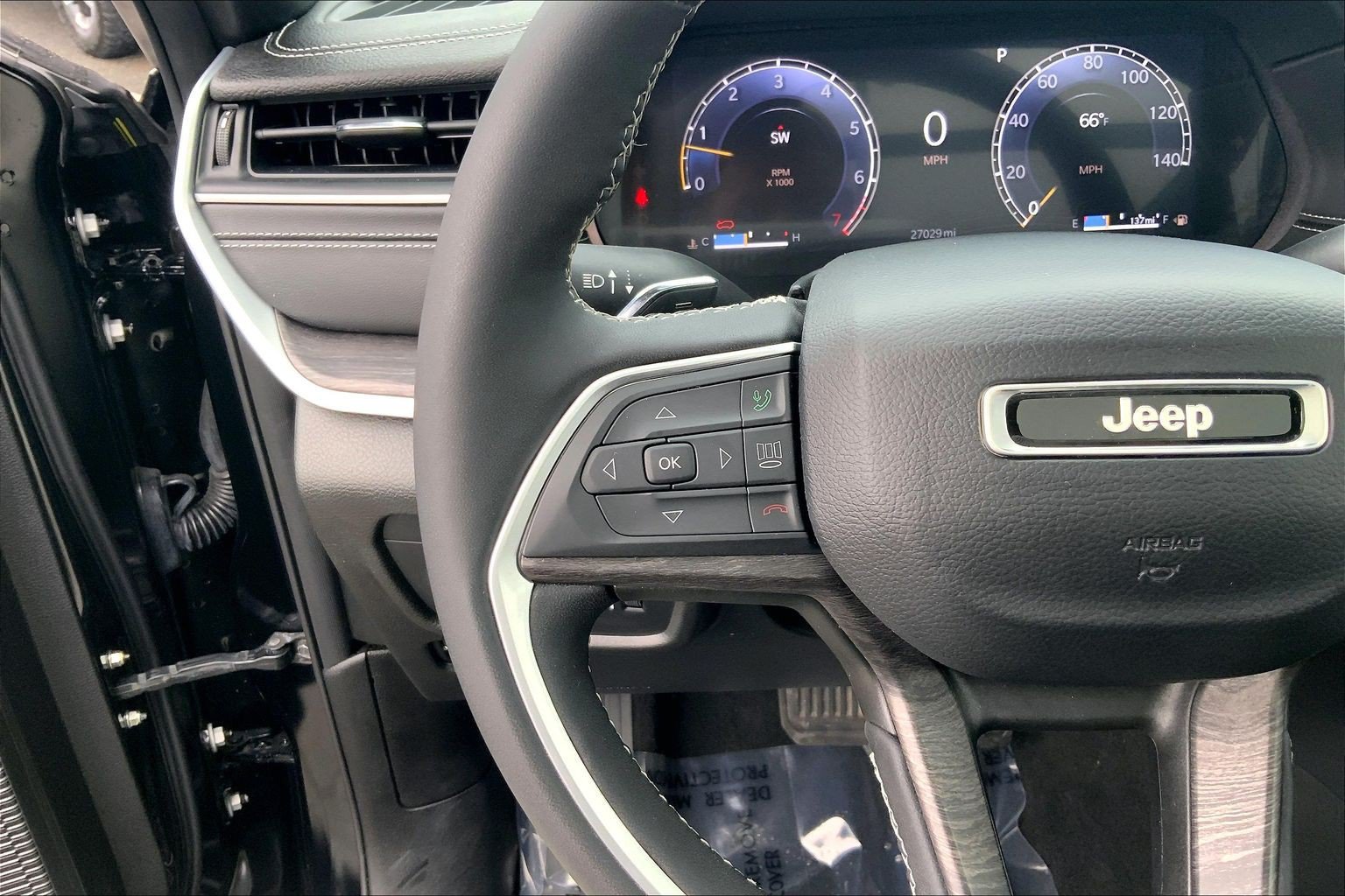 Certified 2024 Jeep Grand Cherokee Limited AWD/4WD image 22