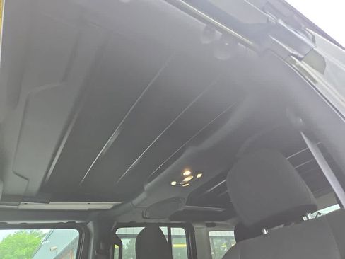 Used 2023 Jeep Wrangler Unlimited w/ Sun & Screen Package AWD/4WD image 17