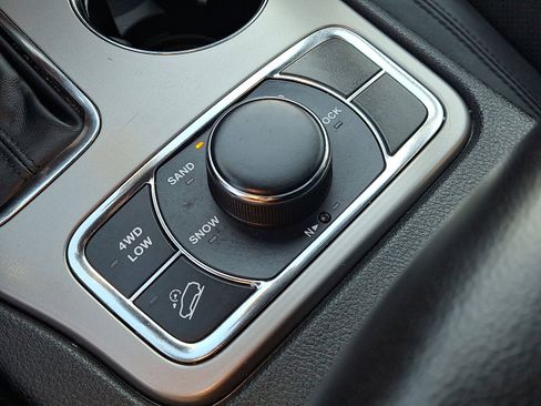 Used 2022 Jeep Grand Cherokee Laredo X image 26