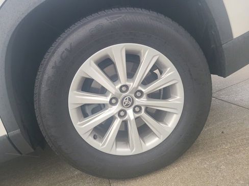 Used 2024 Toyota Grand Highlander XLE image 11