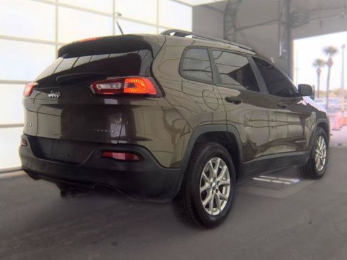 Used 2015 Jeep Cherokee Sport w/ Sport Appearance Group AWD/4WD image 4