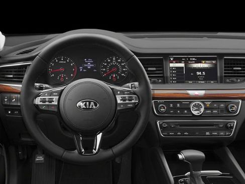Used 2018 Kia Cadenza Premium w/ Luxury Package FWD image 24