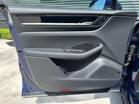 Used 2026 Porsche Macan Electric RWD image 19