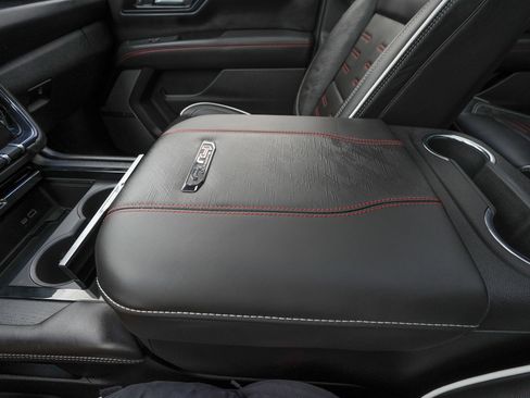 Used 2026 GMC Yukon AT4 Ultimate image 32