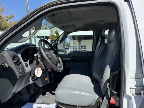 Used 2022 Ford F750 2WD Crew Cab Super Duty image 21