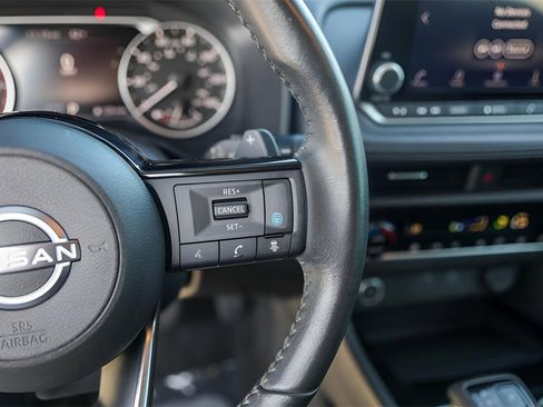 Used 2023 Nissan Rogue SV w/ SV Premium B Package image 16