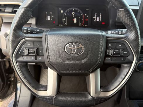 Used 2025 Toyota 4Runner SR5 AWD/4WD image 18