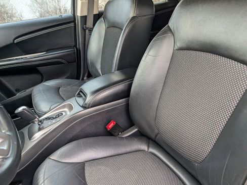 Used 2018 Dodge Journey Crossroad w/ Driver Convenience Group image 16