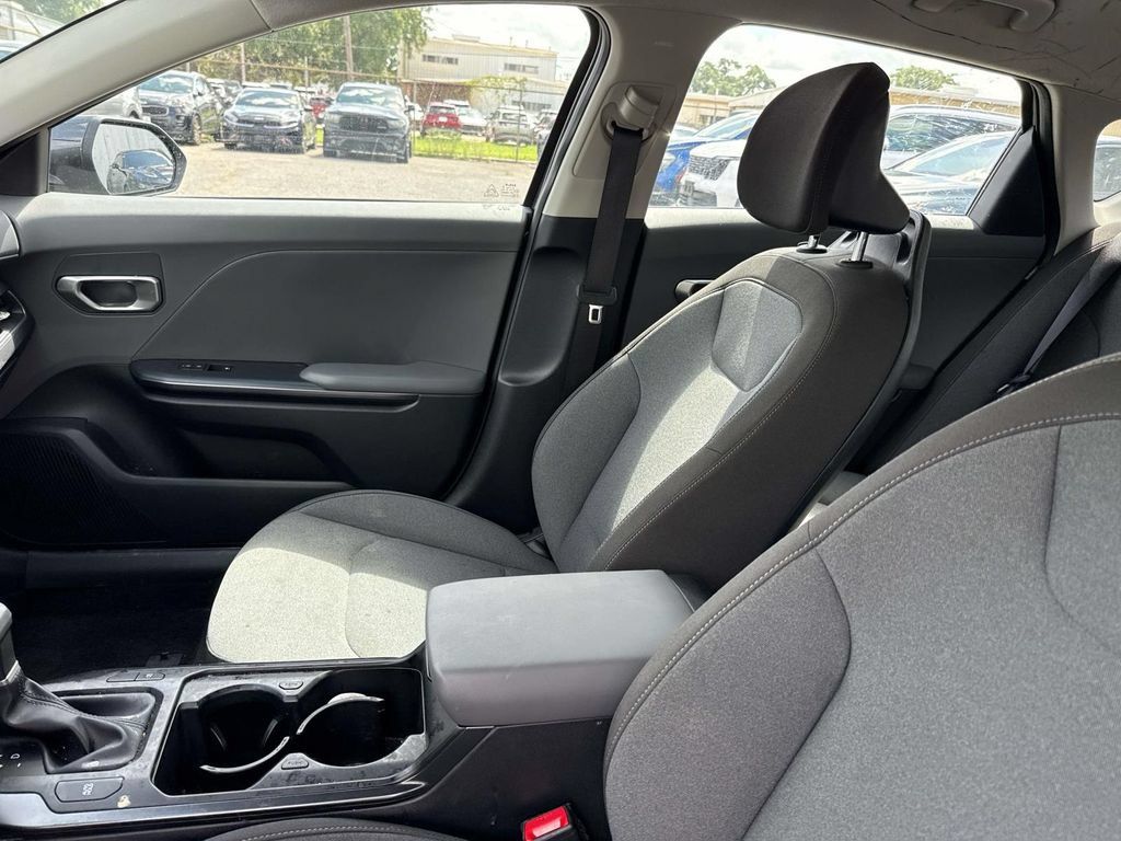 Certified 2025 Kia K4 FWD image 17