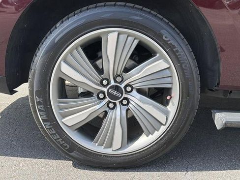 Used 2018 Lincoln Navigator Select w/ Technology Package RWD image 24
