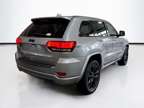 Used 2020 Jeep Grand Cherokee Altitude image 6