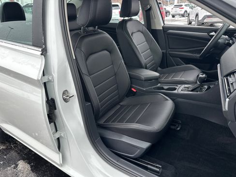 Used 2024 Volkswagen Jetta SE w/ Panoramic Sunroof Package image 33