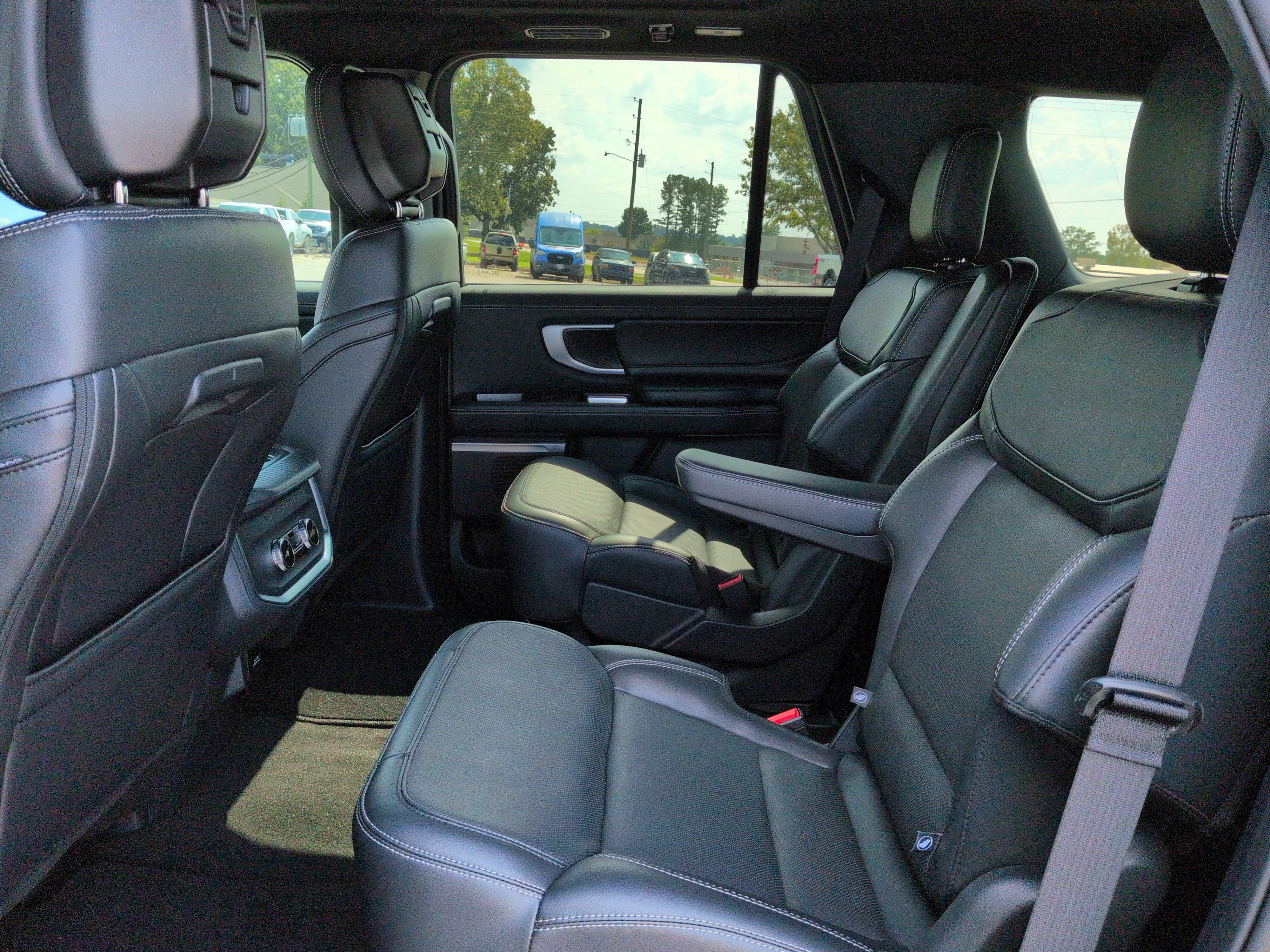 Certified 2026 Ford Expedition Platinum w/ Stealth Appearance Package AWD/4WD image 12