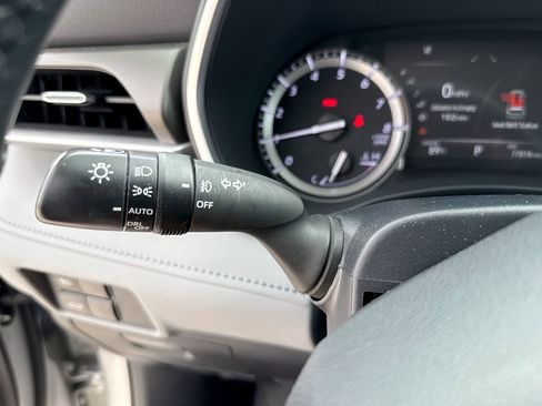Used 2022 Toyota Highlander XLE FWD image 28
