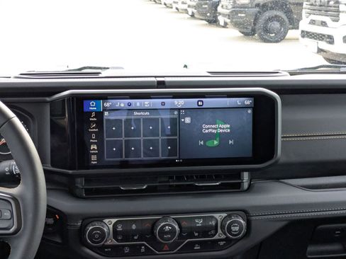 Used 2025 Jeep Gladiator Sport image 16