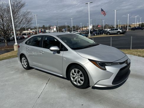 Certified 2024 Toyota Corolla LE image 2