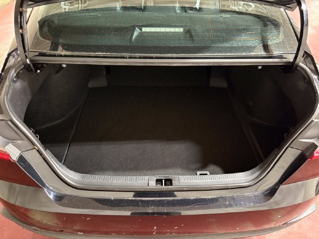 Used 2025 Toyota Camry SE FWD image 6