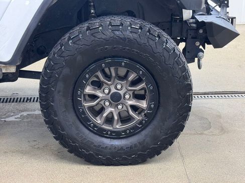 Used 2020 Jeep Gladiator Overland AWD/4WD image 4